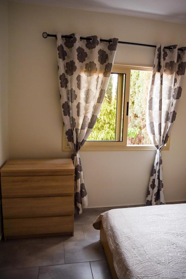 Beautiful Apartment Near The Sea And A Large Private Garden Paphos Exterior foto