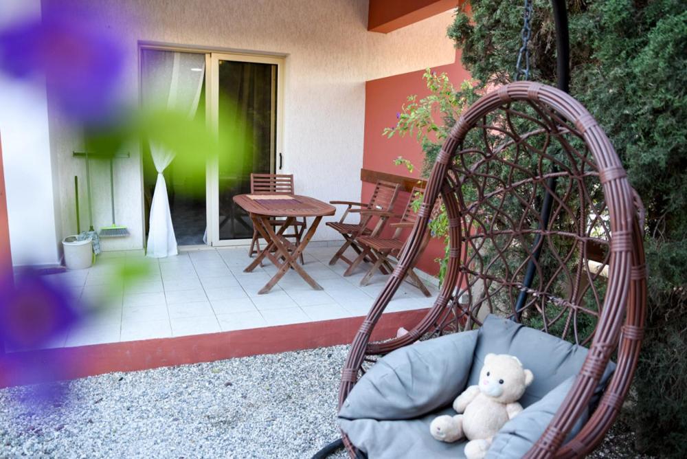 Beautiful Apartment Near The Sea And A Large Private Garden Paphos Exterior foto