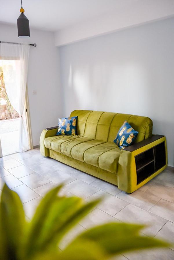 Beautiful Apartment Near The Sea And A Large Private Garden Paphos Exterior foto