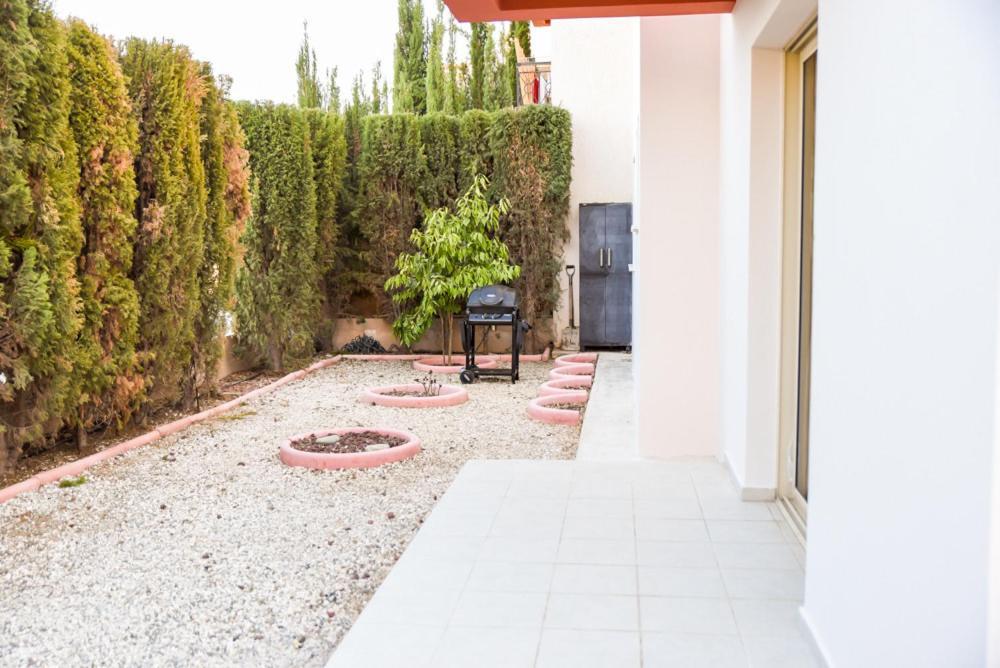Beautiful Apartment Near The Sea And A Large Private Garden Paphos Exterior foto