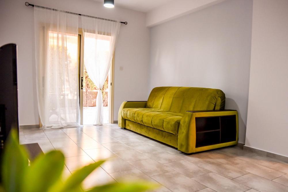 Beautiful Apartment Near The Sea And A Large Private Garden Paphos Exterior foto