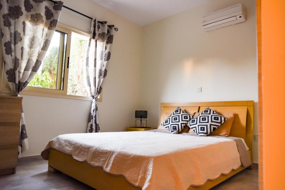 Beautiful Apartment Near The Sea And A Large Private Garden Paphos Exterior foto