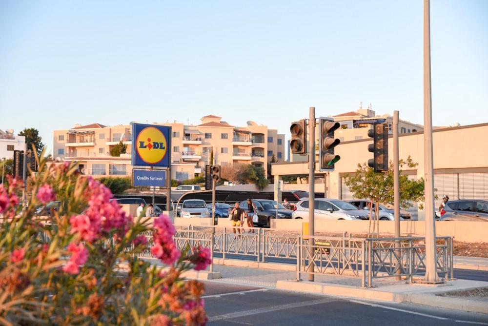 Beautiful Apartment Near The Sea And A Large Private Garden Paphos Exterior foto