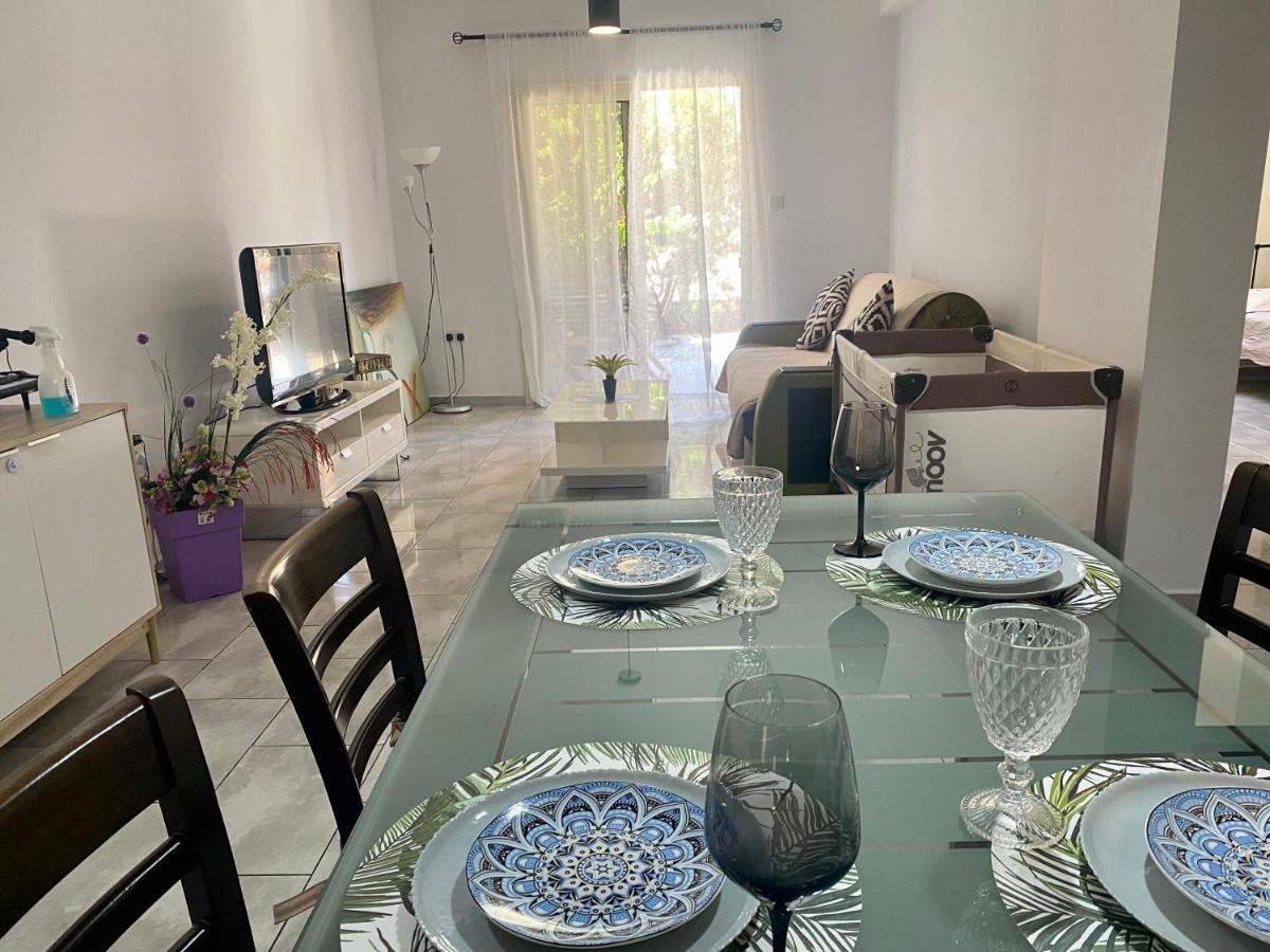 Beautiful Apartment Near The Sea And A Large Private Garden Paphos Exterior foto