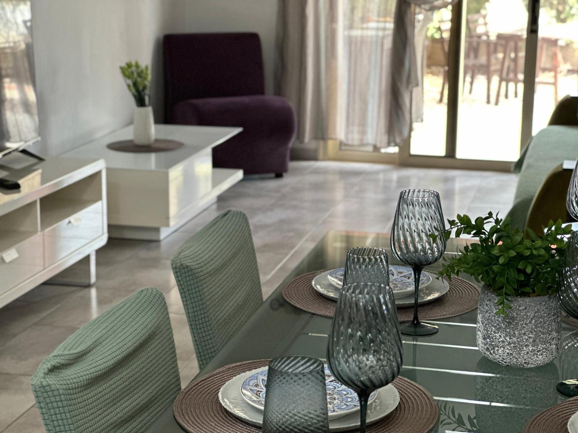 Beautiful Apartment Near The Sea And A Large Private Garden Paphos Exterior foto